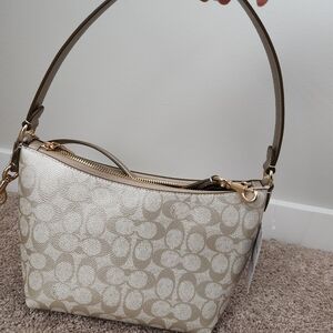 NWT！COACH ZIP TOP SHOULDER BAG IN SIGNATURE CANVAS（COACH CW391）